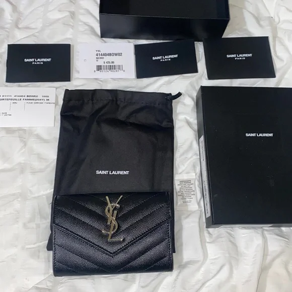 NWT Saint Laurent Monogramme Card Case V Flap - Picture 5 of 16